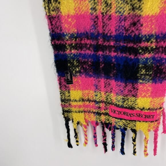 NWT Victorias Secret super soft plush plaid winter cold weather scarf - Picture 4 of 4